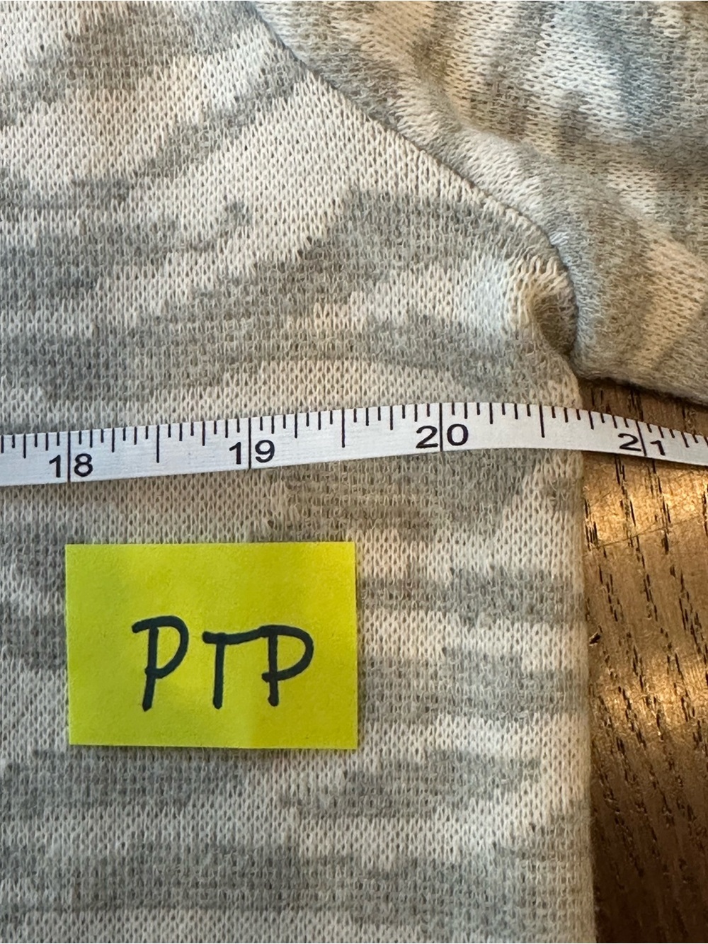 Ellen Tracy Cozy Grey Zebra-Print Women's Sweater size LG - Picture 7 of 10